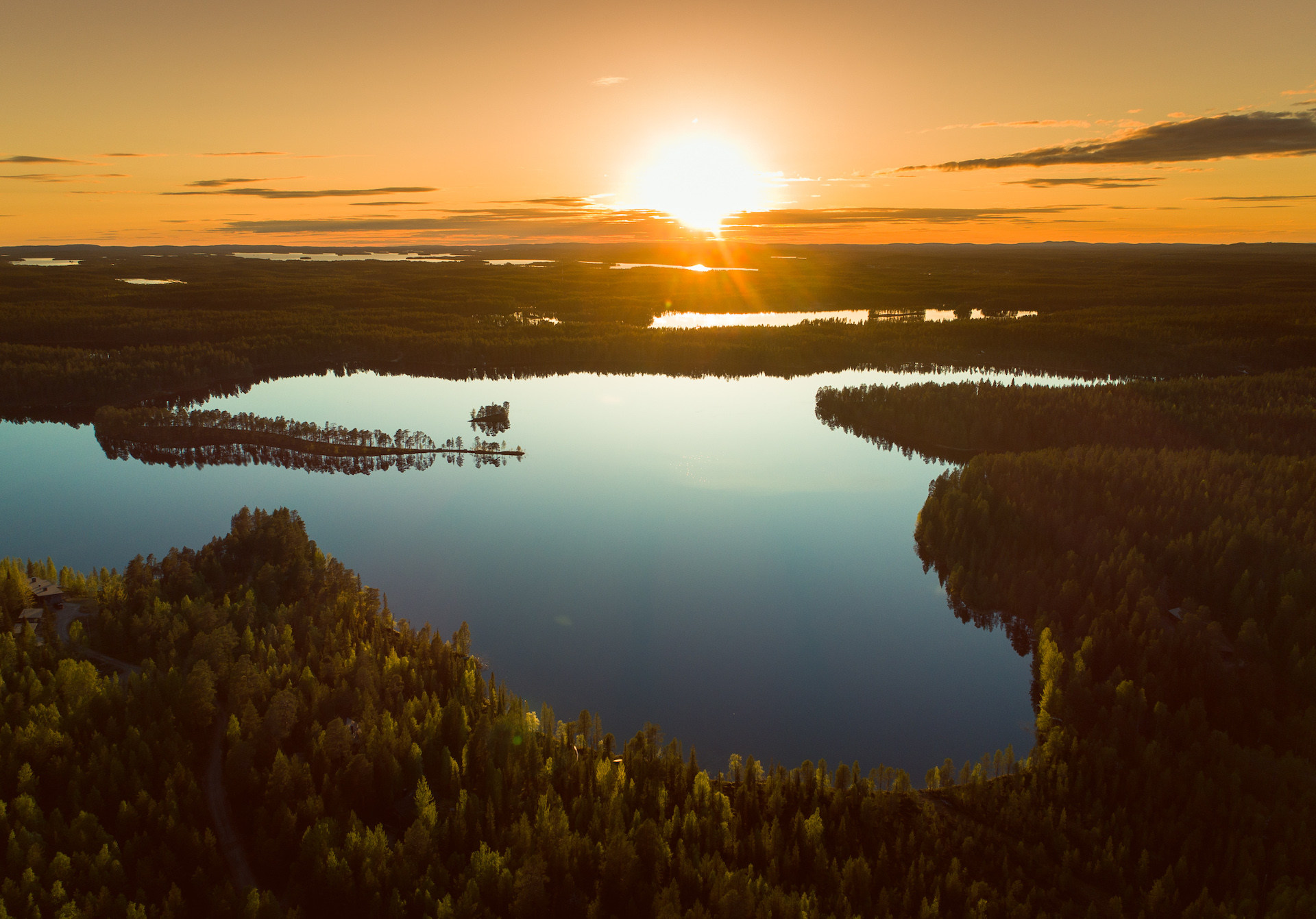 THE LAND OF THE MIDNIGHT SUN : SUMMER AND WINTER JOURNEYS THROUGH